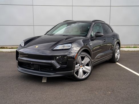 New 2026 Porsche Macan 4 Electric AWD/4WD image 1