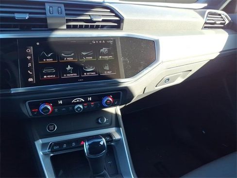 New 2025 Audi Q3 2.0T Premium image 11