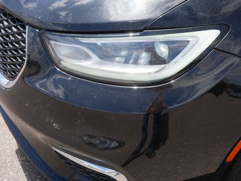 Used 2021 Chrysler Pacifica Touring-L FWD image 15