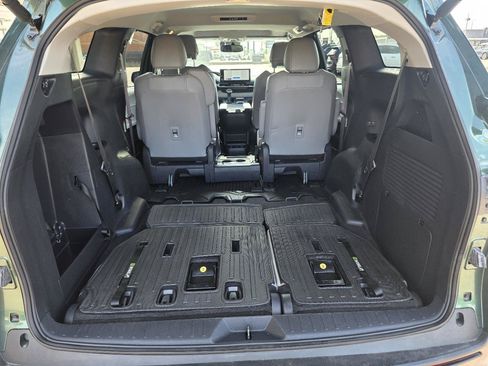 Used 2025 Toyota Sienna XLE FWD image 26