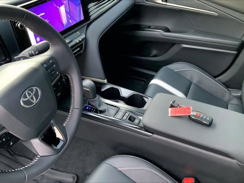 Used 2025 Toyota Camry SE w/ Multimedia Upgrade Package image 16