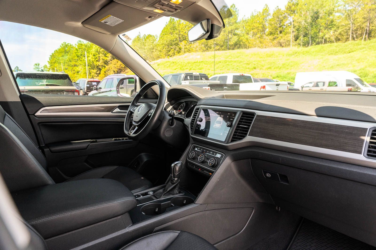 Used 2019 Volkswagen Atlas SE w/ Panoramic Sunroof Package FWD image 12