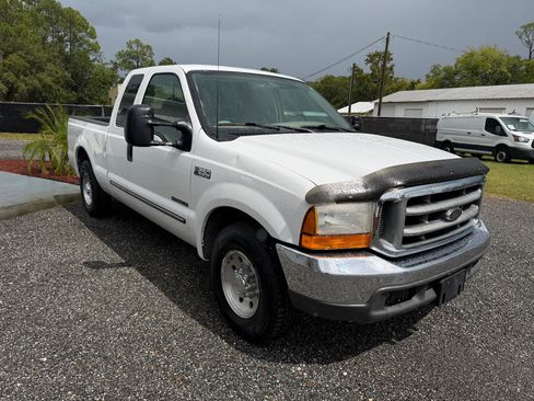 Used 1999 Ford F250 XLT image 3