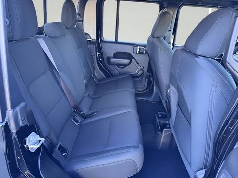 Used 2022 Jeep Gladiator Sport image 31