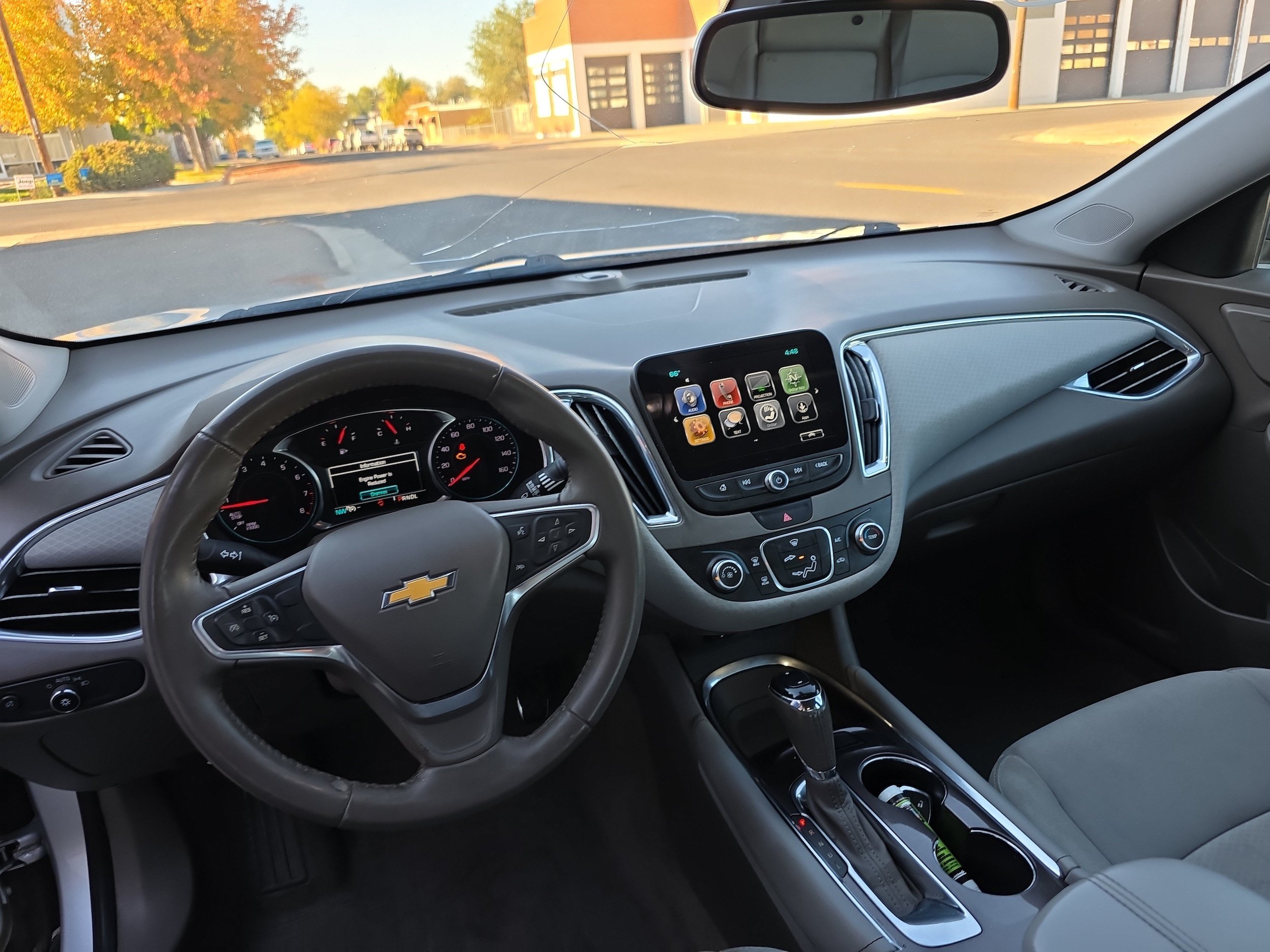 Used 2018 Chevrolet Malibu LT FWD image 3
