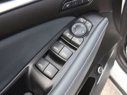Used 2021 Buick Enclave Premium w/ Sun and Sites Package FWD image 9