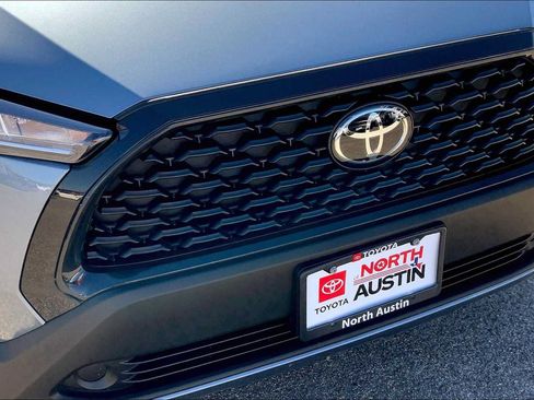Used 2024 Toyota Corolla Cross LE FWD image 29