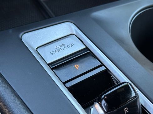 Used 2024 Volkswagen Atlas Cross Sport SE image 22