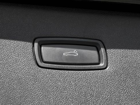 Used 2020 Porsche Cayenne Turbo image 64