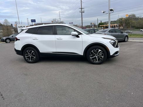 Used 2023 Kia Sportage EX image 2