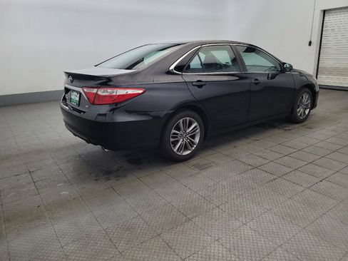 Used 2017 Toyota Camry SE w/ Moonroof Package FWD image 10