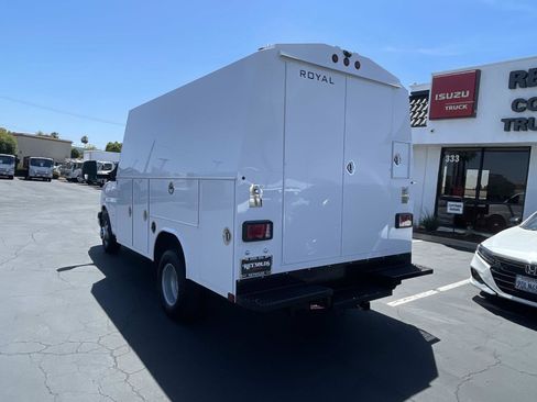 New 2026 GMC Savana 3500 w/ Power Convenience Package RWD image 6