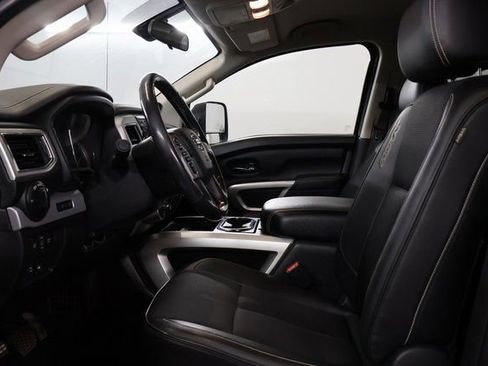 Used 2018 Nissan Titan PRO-4X image 9