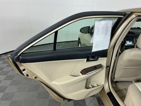 Used 2012 Toyota Camry XLE w/ Leather Pkg FWD image 25
