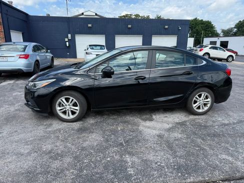 Used 2018 Chevrolet Cruze LT w/ Convenience Package FWD image 4