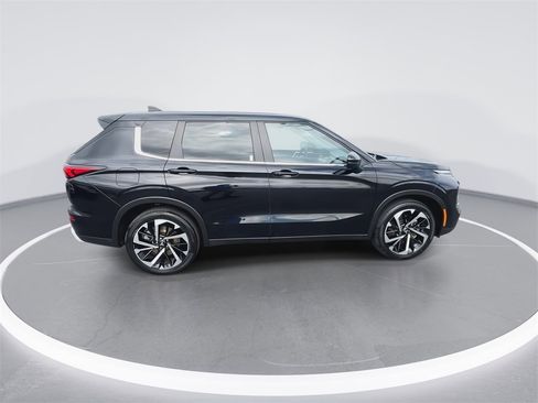 Used 2022 Mitsubishi Outlander SE image 9