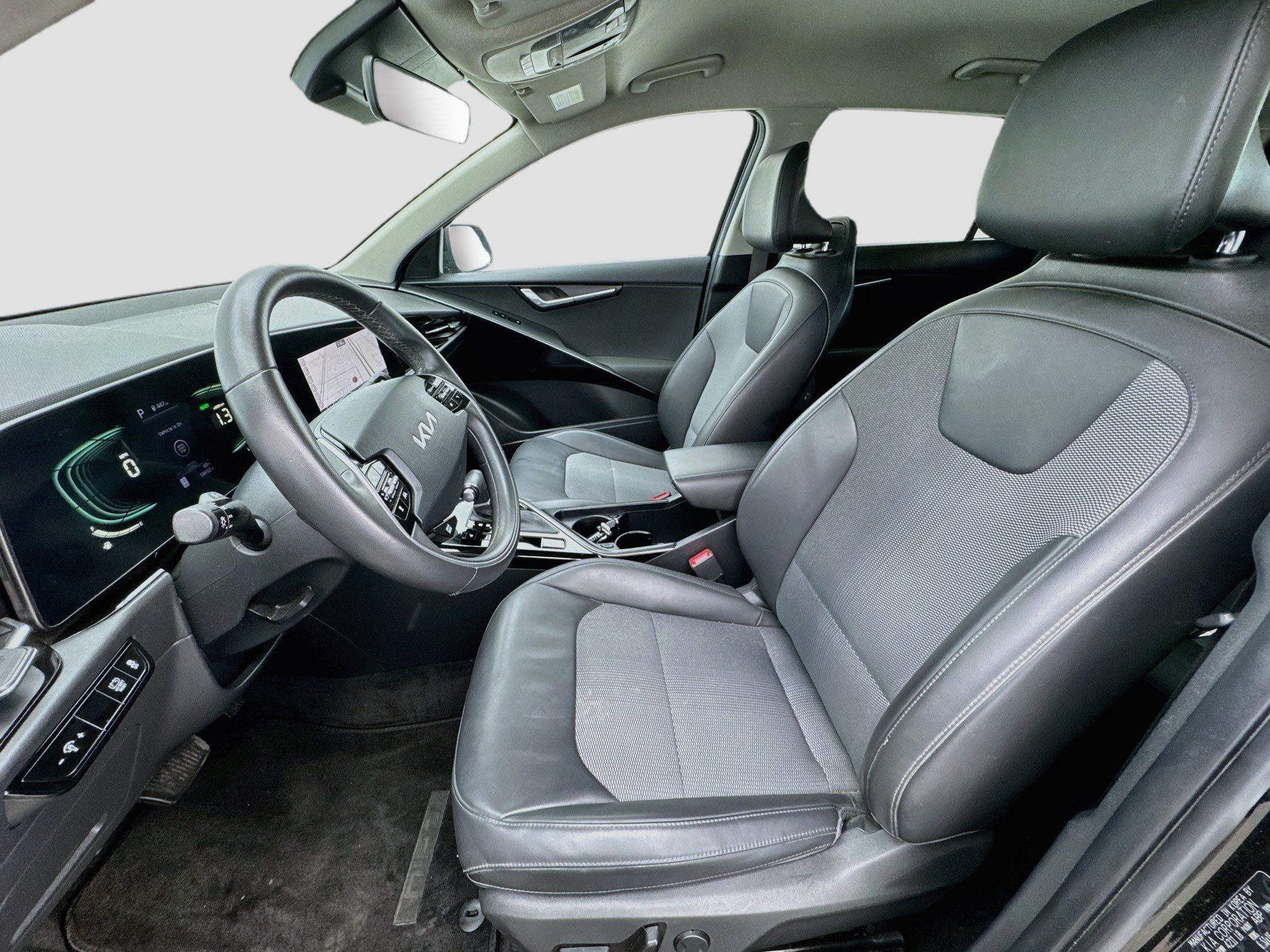 Used 2023 Kia Niro EX FWD image 13