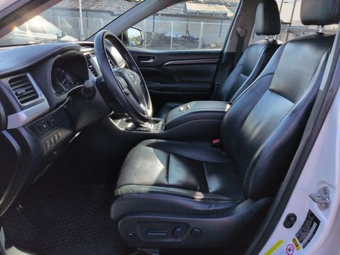 Used 2014 Toyota Highlander Limited FWD image 10