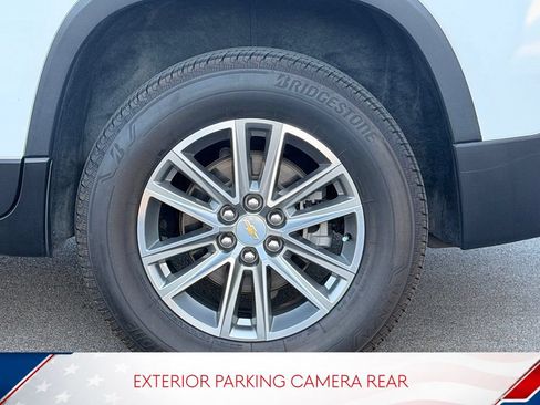 Used 2023 Chevrolet Traverse LT FWD image 8