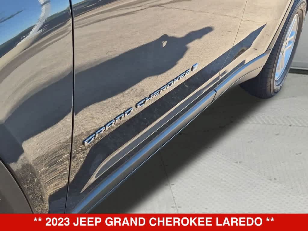 Used 2023 Jeep Grand Cherokee Laredo RWD image 12