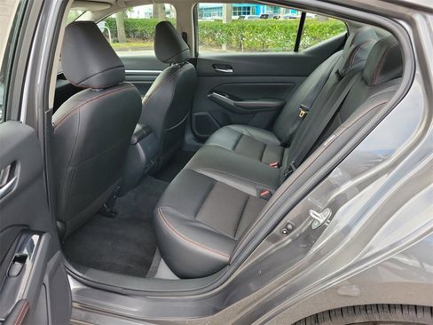 Used 2025 Nissan Altima 2.5 SR image 10