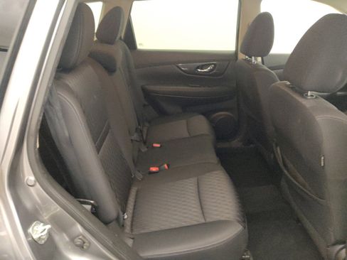 Used 2019 Nissan Rogue SV FWD image 19