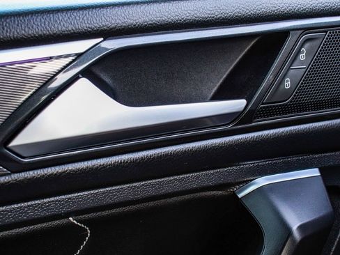 Used 2022 Volkswagen Tiguan SE R-Line image 9