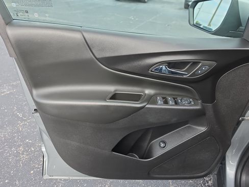 Used 2024 Chevrolet Equinox LT FWD image 19