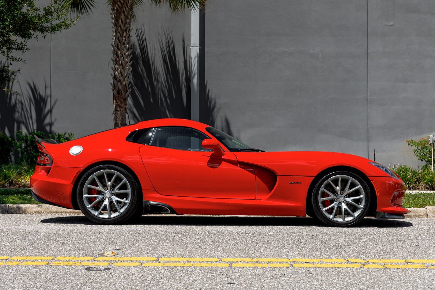 Used 2014 SRT Viper GTS w/ GTS Laguna Interior Package RWD image 6