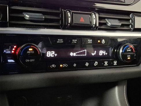 Used 2024 Nissan Pathfinder SL image 17