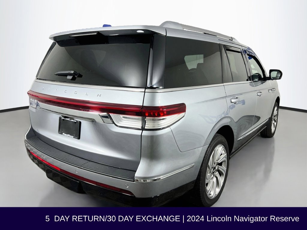Used 2024 Lincoln Navigator Reserve AWD/4WD image 8