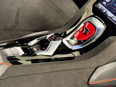 Used 2024 Lamborghini Huracan Tecnica image 17