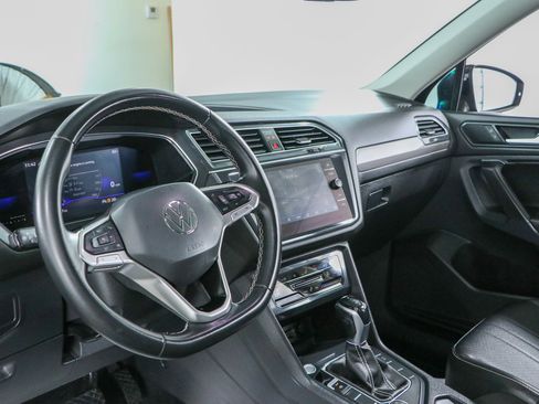 Used 2022 Volkswagen Tiguan SE w/ Panoramic Sunroof Package AWD/4WD image 23