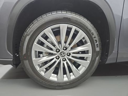 Used 2023 Toyota Highlander Platinum FWD image 31