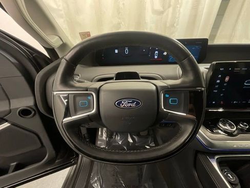 Used 2025 Ford Expedition Platinum AWD/4WD image 11