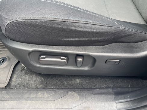 Used 2022 Toyota Tacoma TRD Off-Road w/ Technology Package image 9