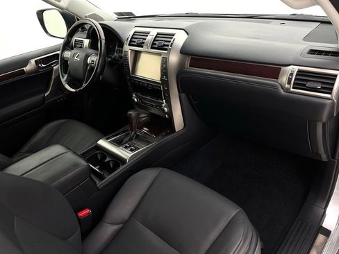 Used 2019 Lexus GX 460 image 17