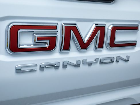 Certified 2023 GMC Canyon AT4 w/ AT4 Premium Package AWD/4WD image 29