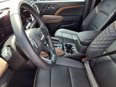 Used 2024 GMC Canyon Denali AWD/4WD image 16