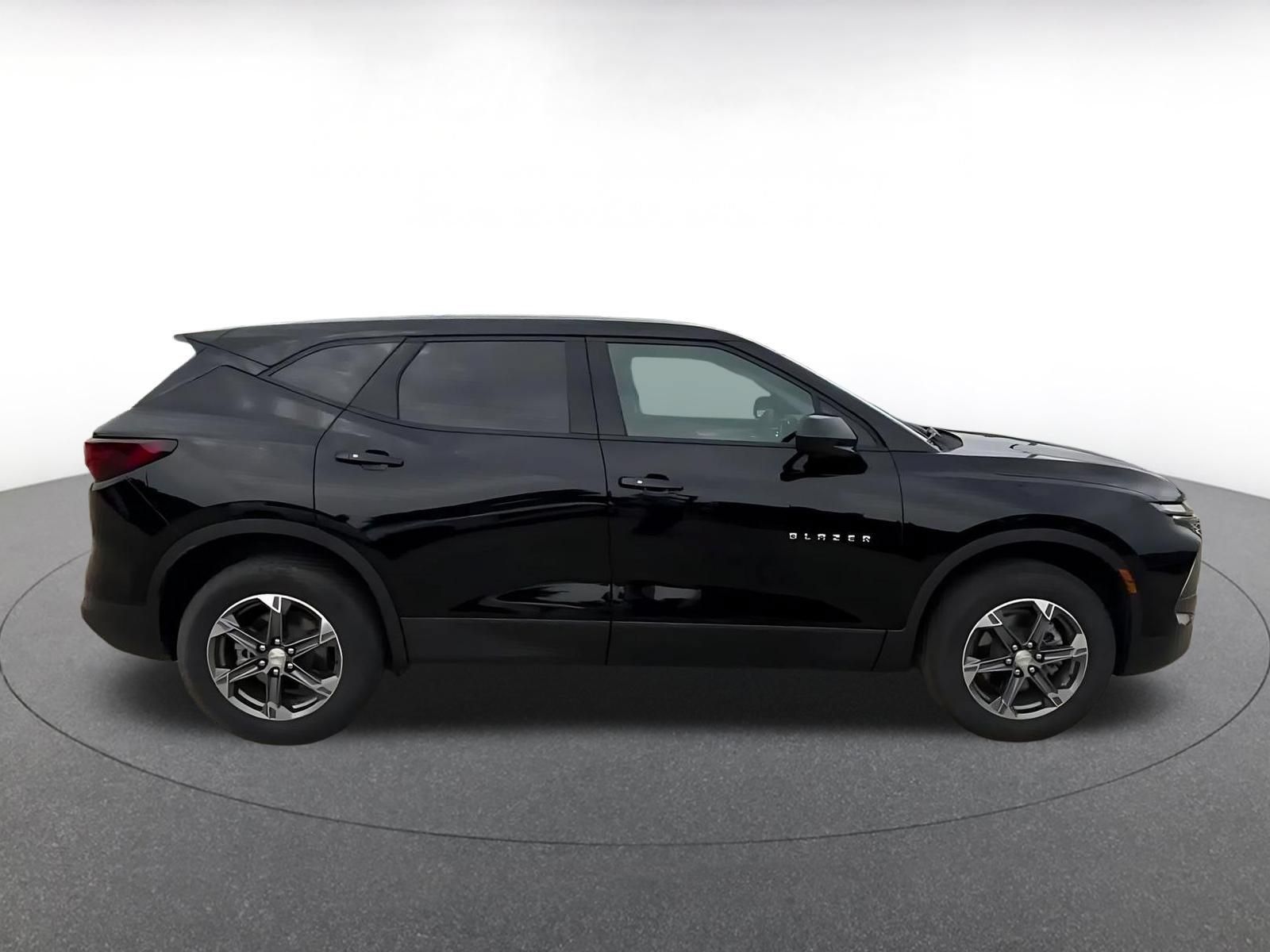Used 2025 Chevrolet Blazer LT FWD image 15