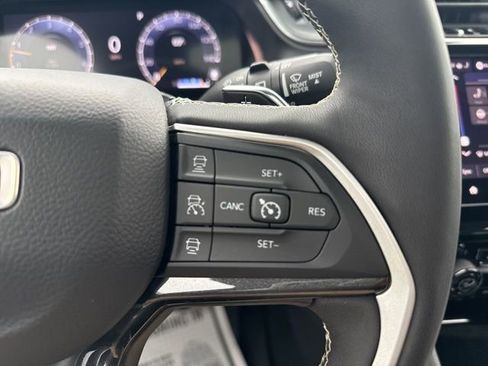 Used 2023 Jeep Grand Cherokee L Altitude image 30