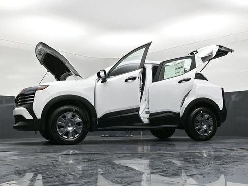 New 2026 Nissan Kicks S image 35