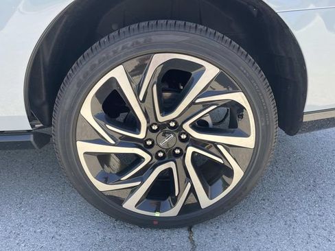 New 2026 Lincoln Navigator Reserve AWD/4WD image 11