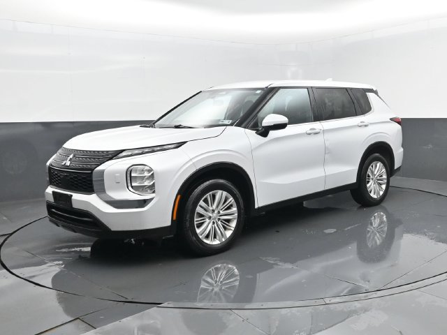 Used 2024 Mitsubishi Outlander ES AWD/4WD image 1