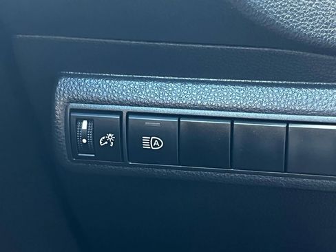 Used 2022 Toyota Corolla LE image 29