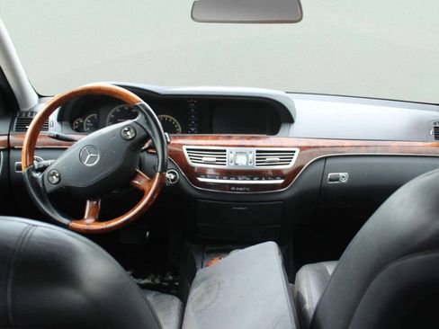 Used 2009 Mercedes-Benz S 550 4MATIC image 8
