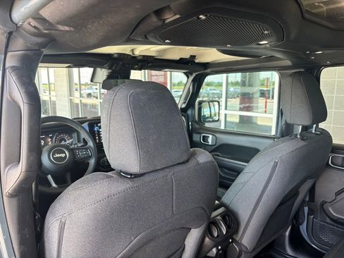 Used 2024 Jeep Wrangler Unlimited Sport AWD/4WD image 16