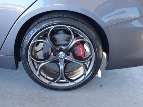 Used 2017 Alfa Romeo Giulia Ti w/ TI 19" Sport Package image 11