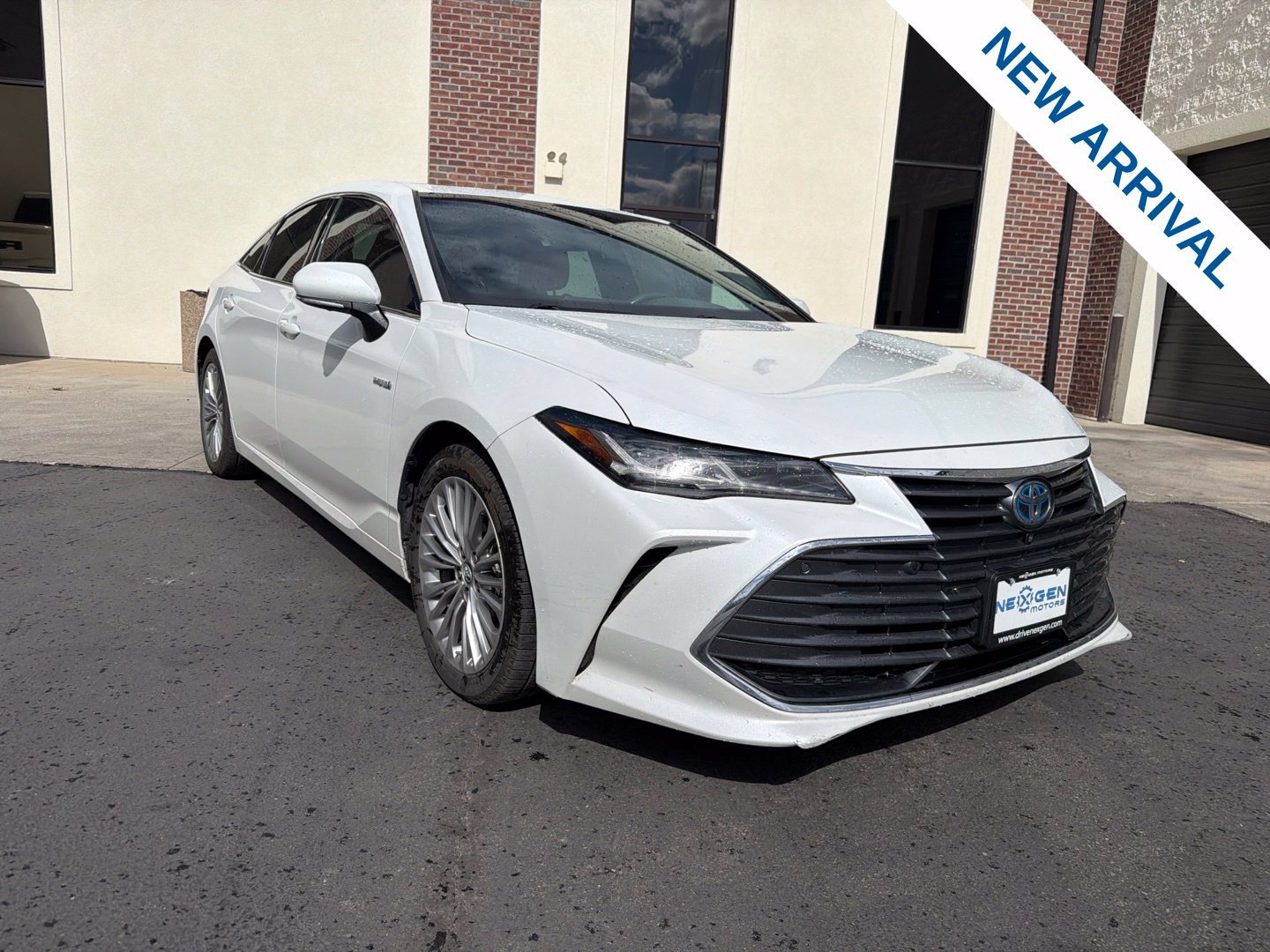 Used 2019 Toyota Avalon Limited w/ Advanced Safety Package FWD image 1