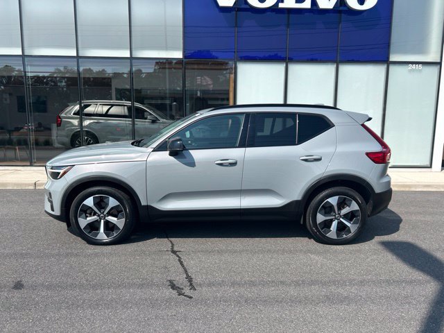 Certified 2024 Volvo XC40 B5 Core AWD/4WD image 2